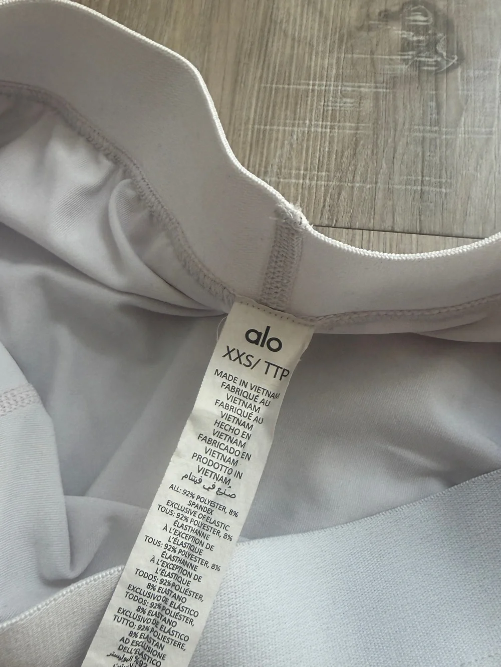 Alo Yoga white tennis skirt
